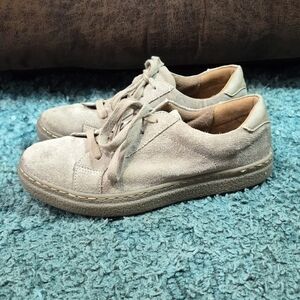 Euro Soft By Sofft Tan Suede Sneakers 6M